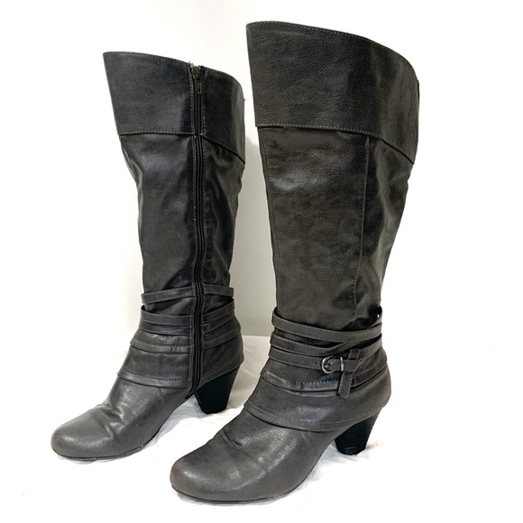 bare traps grey boots